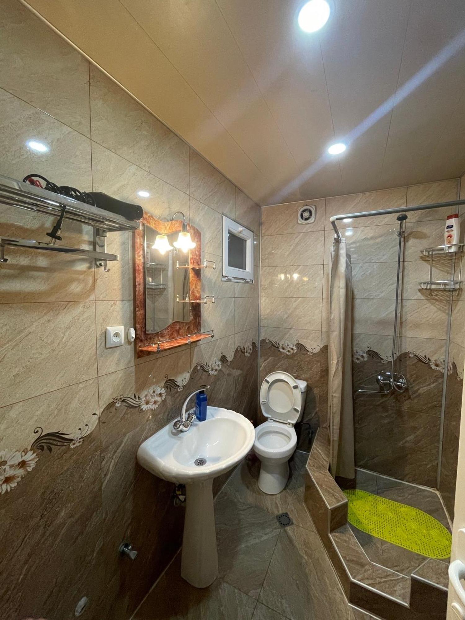 Elco Hotel Zugdidi Kültér fotó